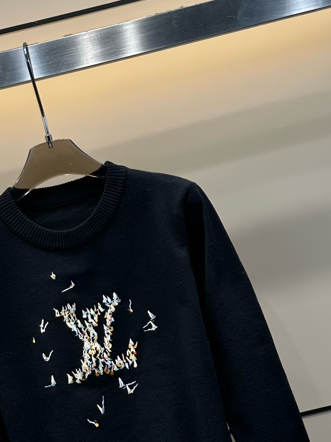 LV一比一女士花卉刺繡Logo長袖針織毛衣溫柔百搭款|超A仿原單精品圖片 8 LV一比一女士花卉刺繡Logo長袖針織毛衣溫柔百搭款|歐美奢侈品精品推薦