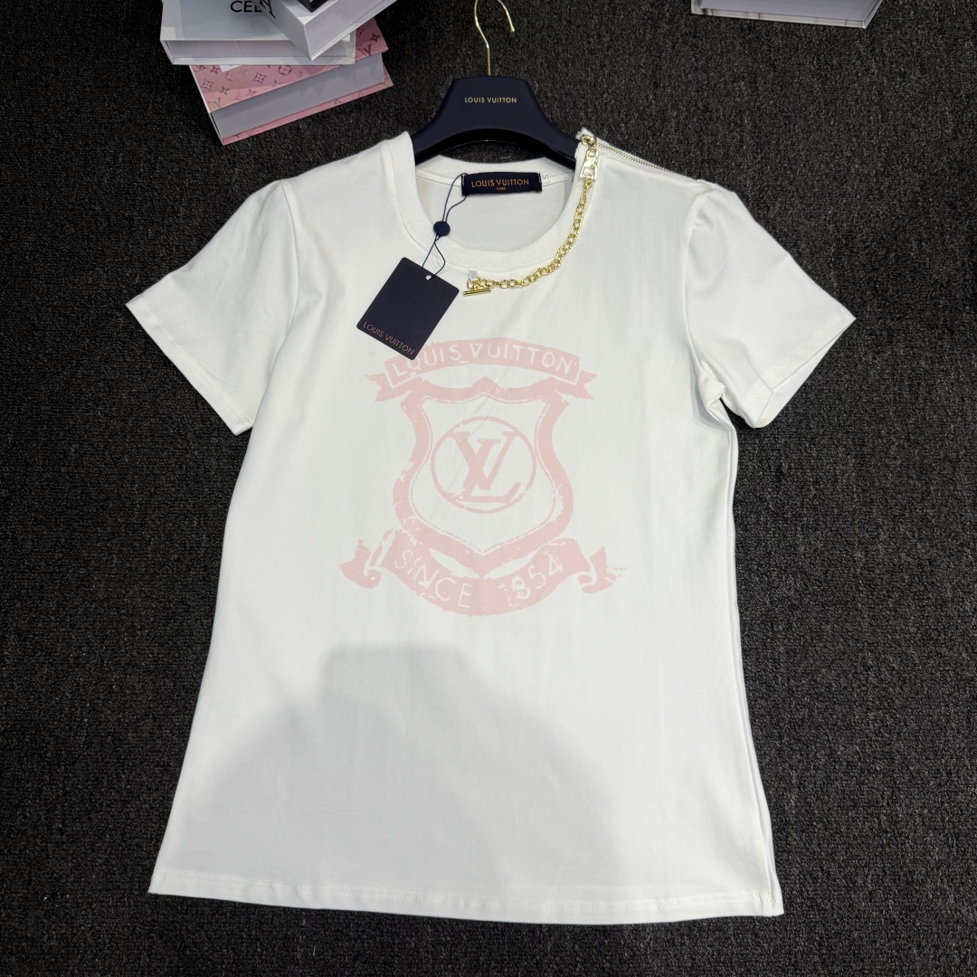 LV高仿女士盾牌Logo短袖T恤鏈條裝飾時尚款｜歐美奢侈品精品推薦