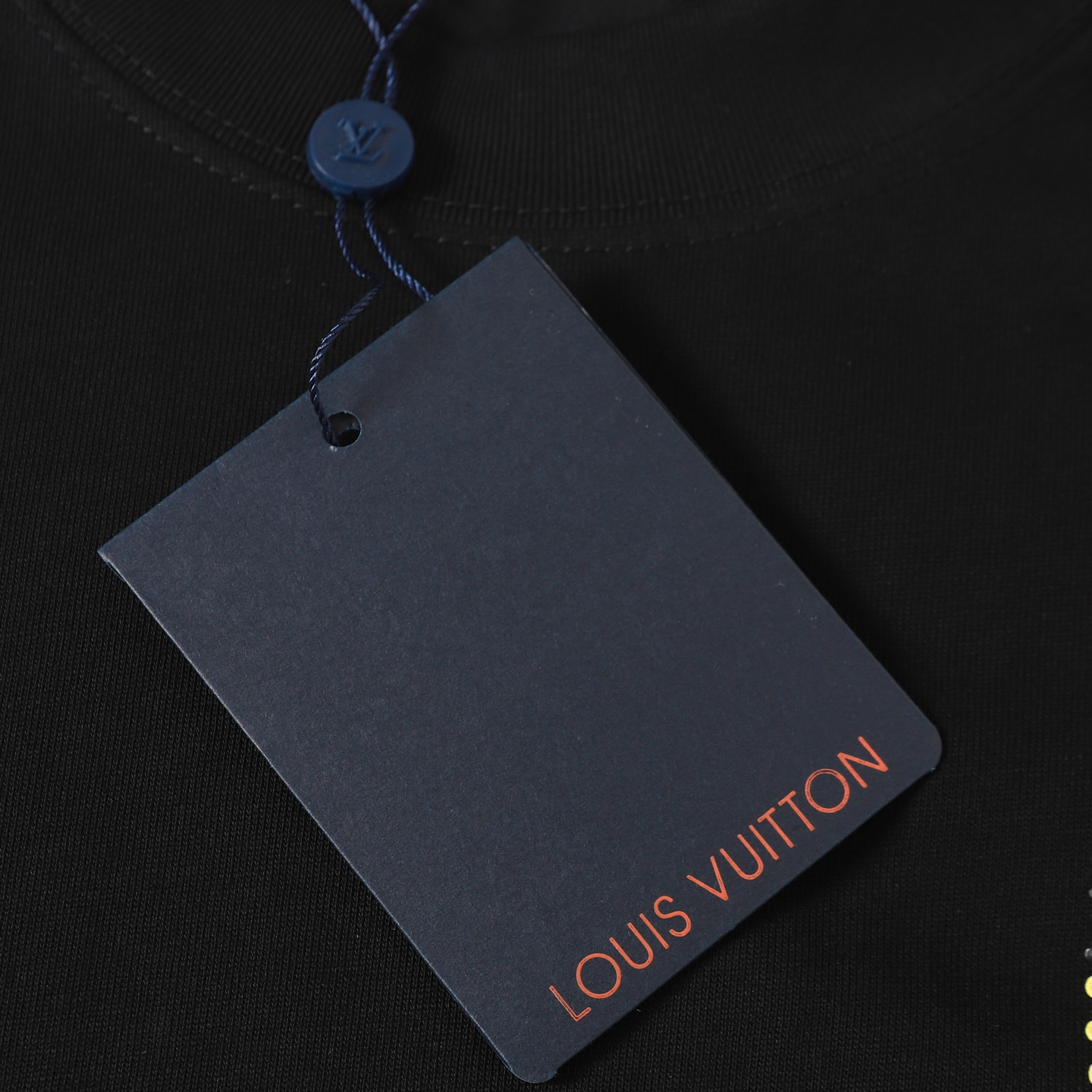 LV一比一男士黑色刺繡短袖T恤 潮流百搭設計 夏季新品｜歐美奢侈品精品推薦