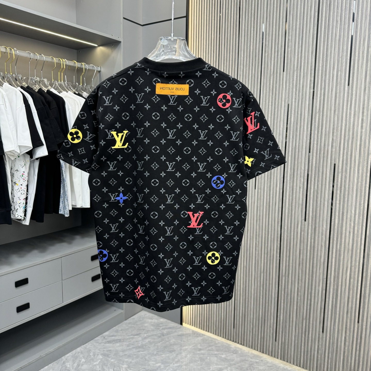 LV A貨男士印花短袖T恤 彩色Logo點綴 潮流百搭款式｜歐美奢侈品精品推薦