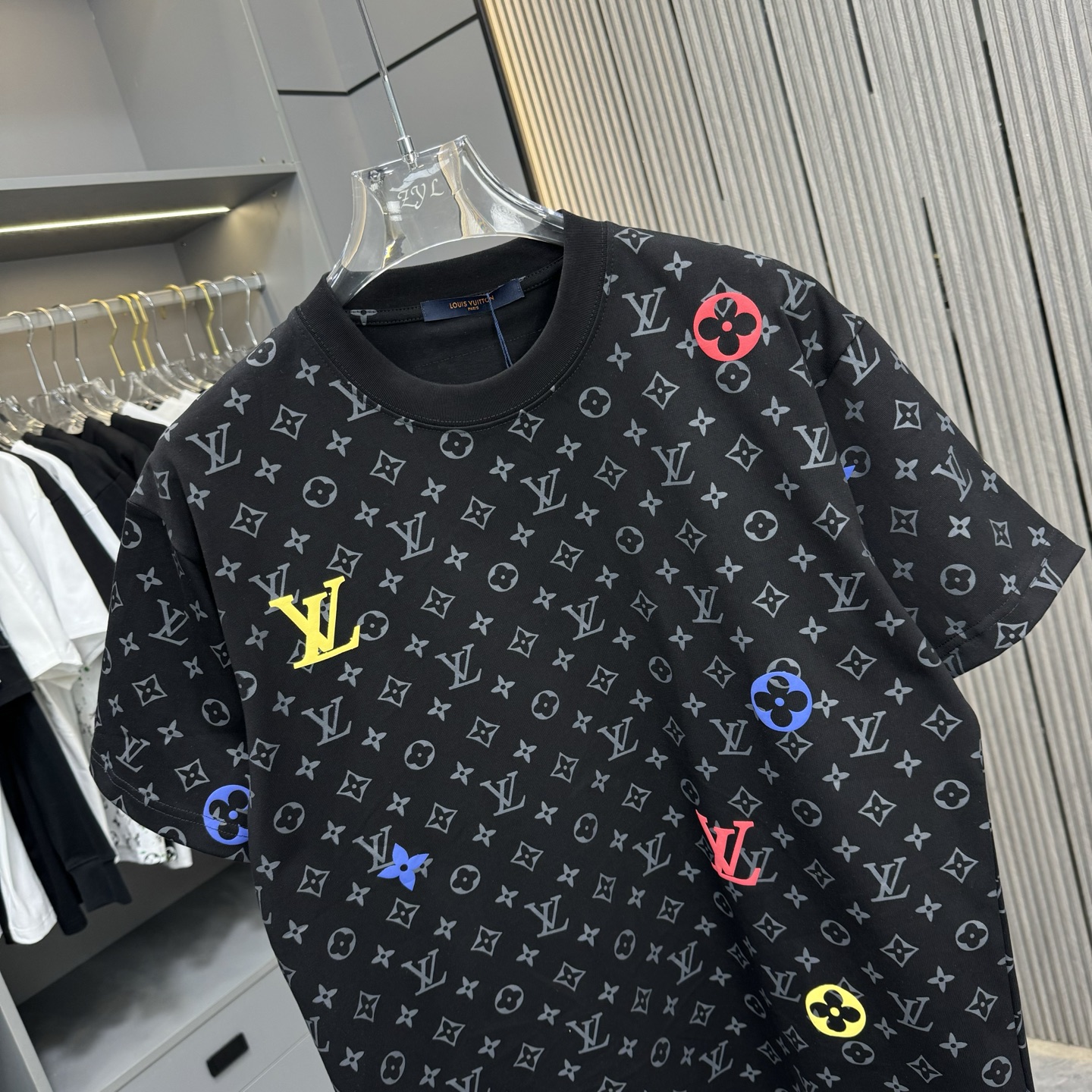 LV A貨男士印花短袖T恤 彩色Logo點綴 潮流百搭款式｜歐美奢侈品精品推薦