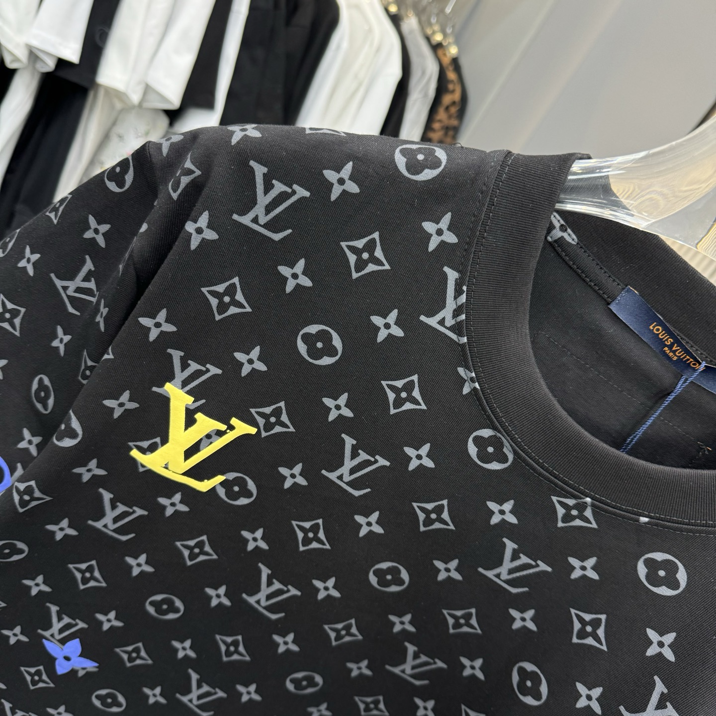 LV A貨男士印花短袖T恤 彩色Logo點綴 潮流百搭款式｜歐美奢侈品精品推薦