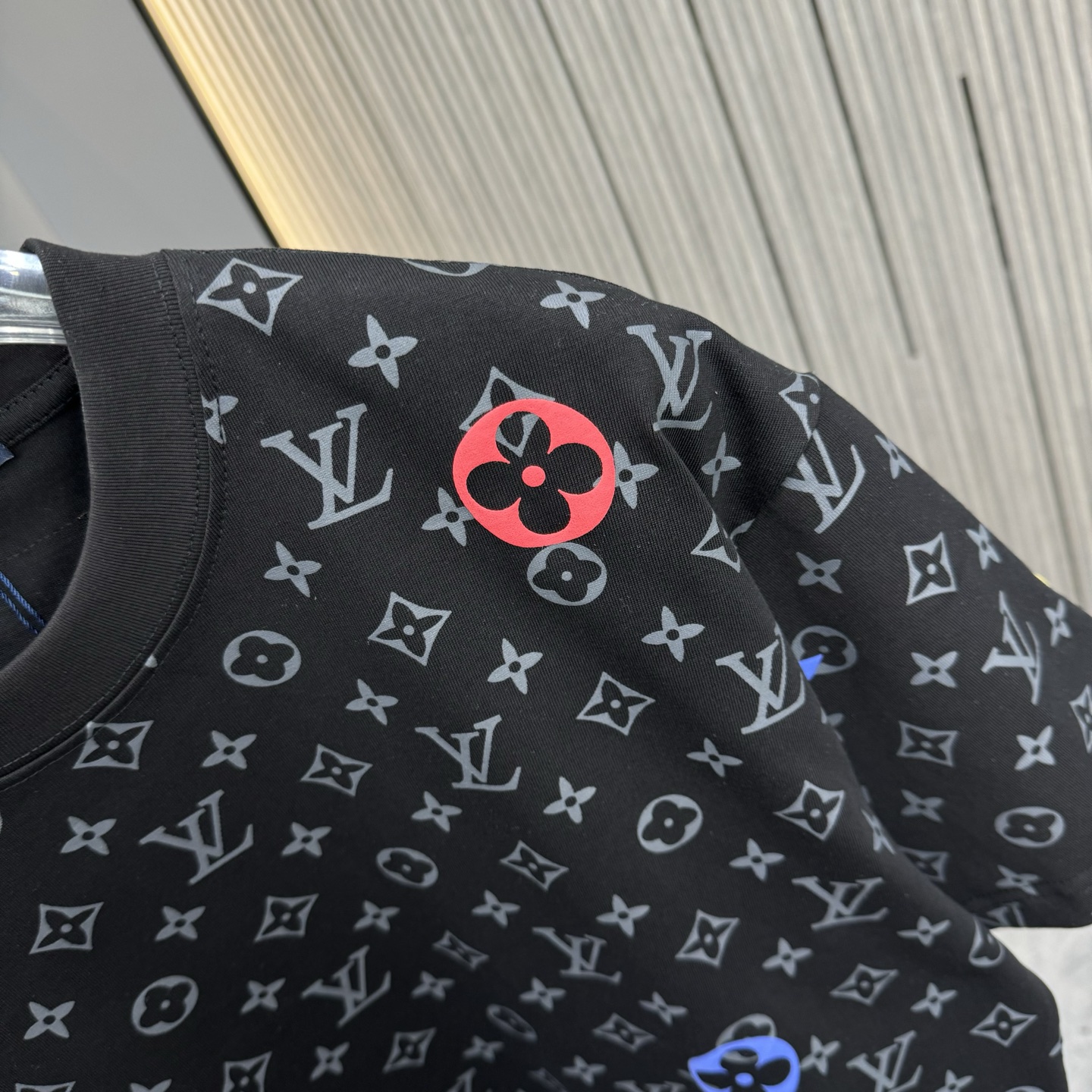 LV A貨男士印花短袖T恤 彩色Logo點綴 潮流百搭款式｜歐美奢侈品精品推薦