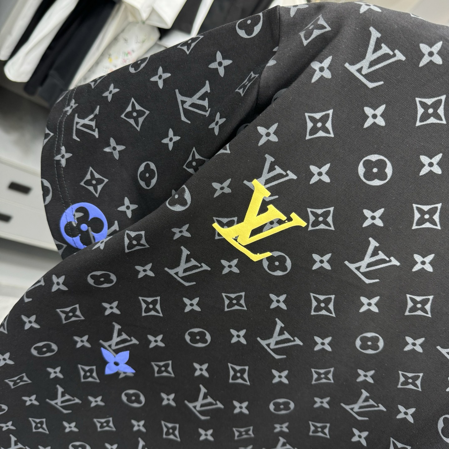 LV A貨男士印花短袖T恤 彩色Logo點綴 潮流百搭款式｜歐美奢侈品精品推薦