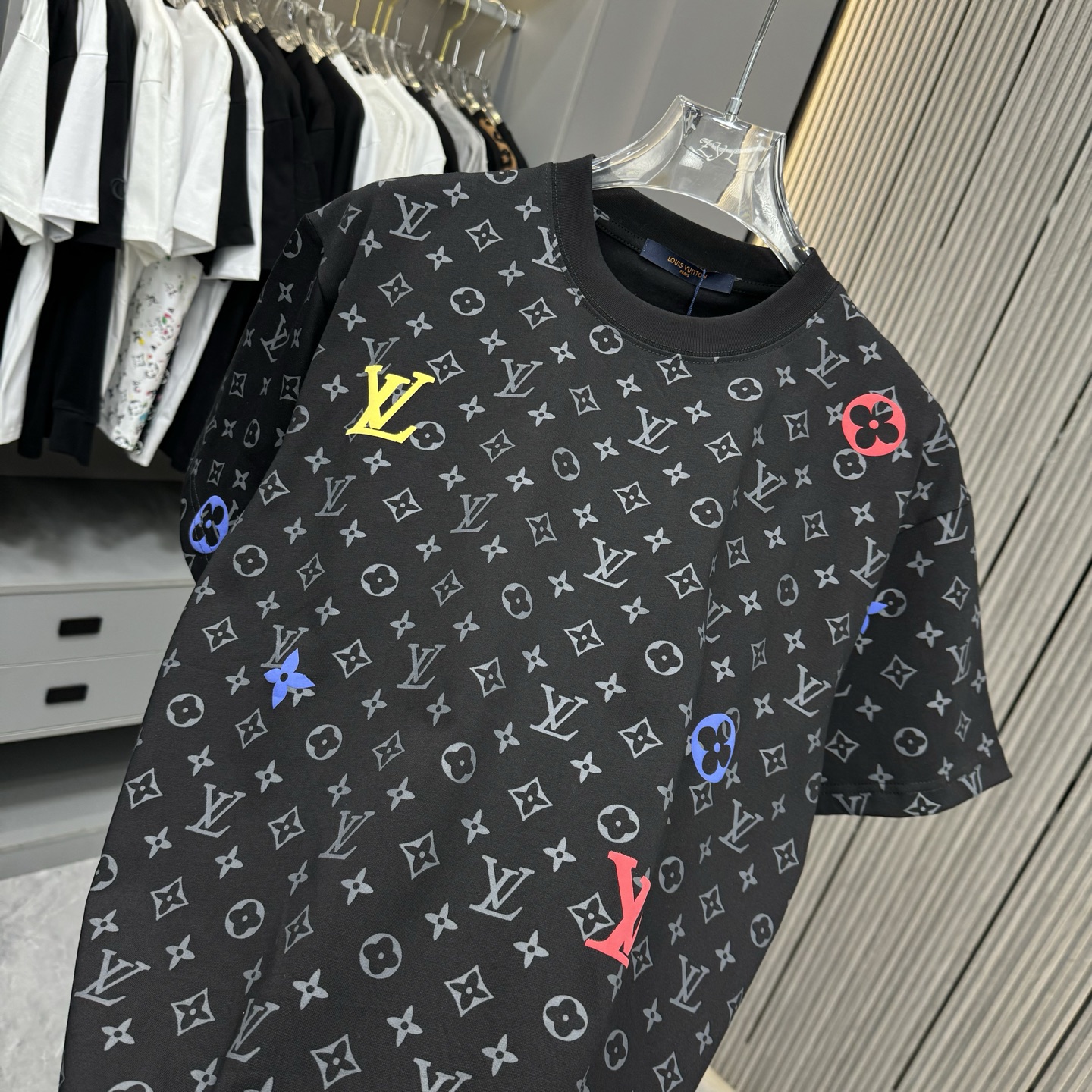 LV A貨男士印花短袖T恤 彩色Logo點綴 潮流百搭款式｜歐美奢侈品精品推薦