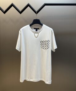 LV A貨男士T恤 簡約白色口袋設計 休閒百搭款 夏日輕盈上衣