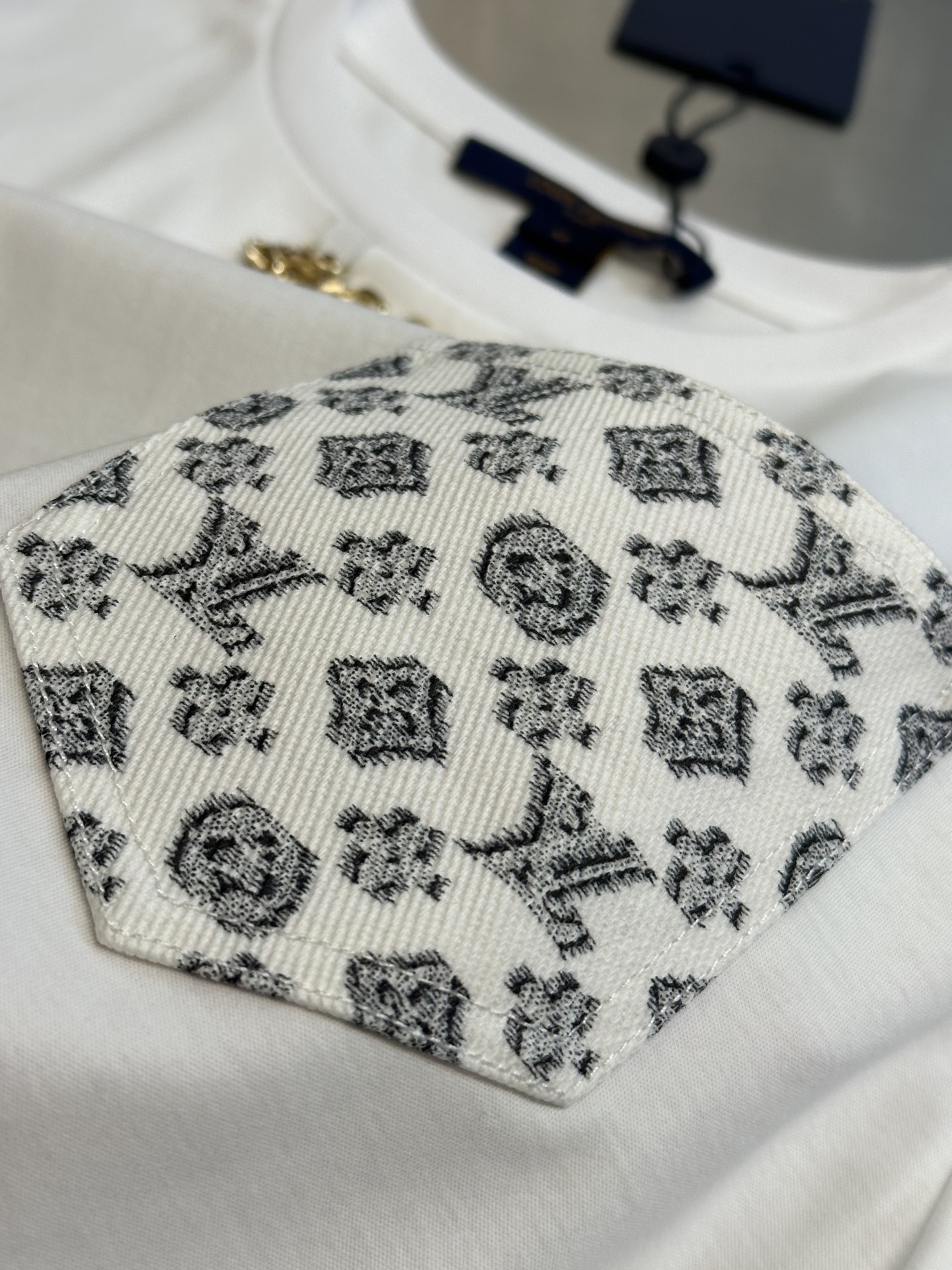 LV A貨男士T恤 簡約白色口袋設計 休閒百搭款 夏日輕盈上衣｜歐美奢侈品精品推薦
