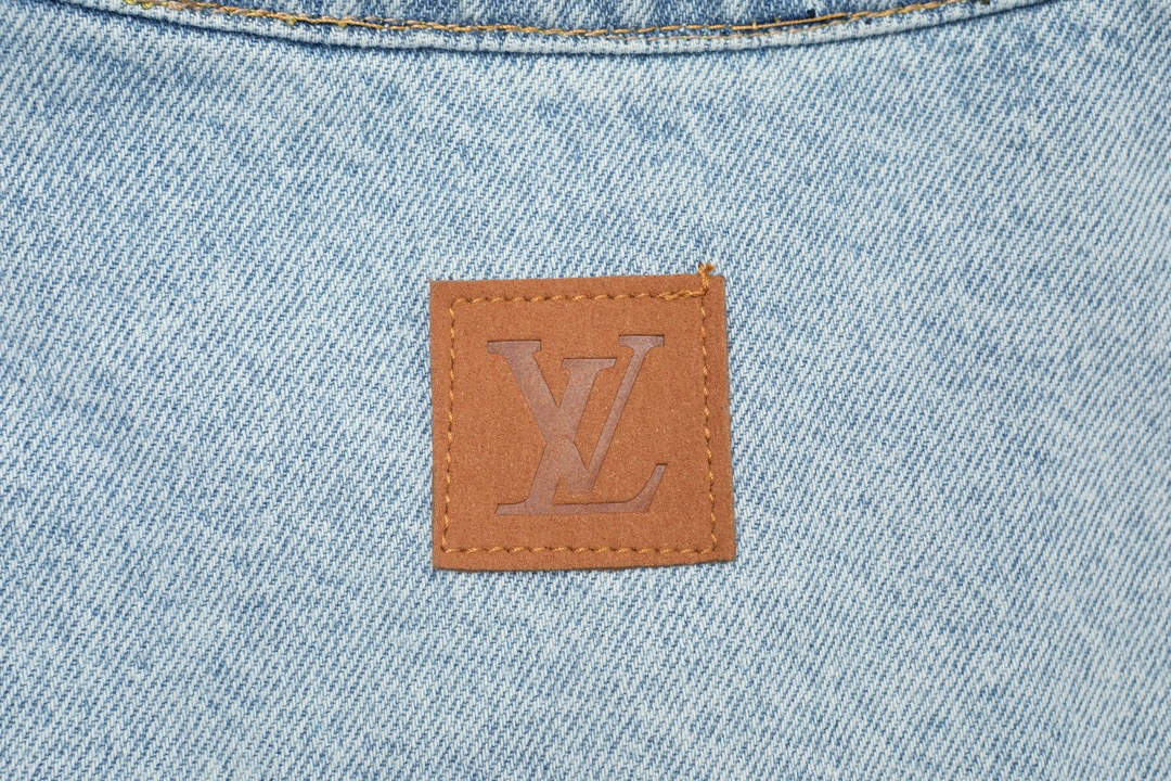LV 一比一男士牛仔短袖襯衫 淺色口袋大Logo設計 夏季清爽風格｜歐美奢侈品精品推薦