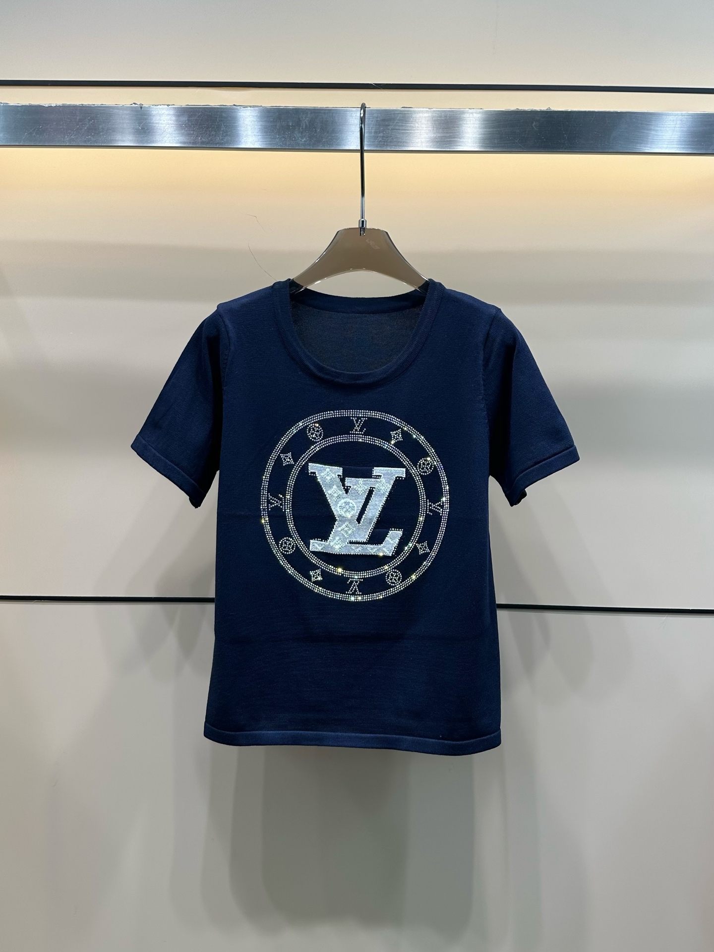 LV一比一灰色亮鑽Logo短袖T恤百搭時尚款｜歐美奢侈品精品推薦
