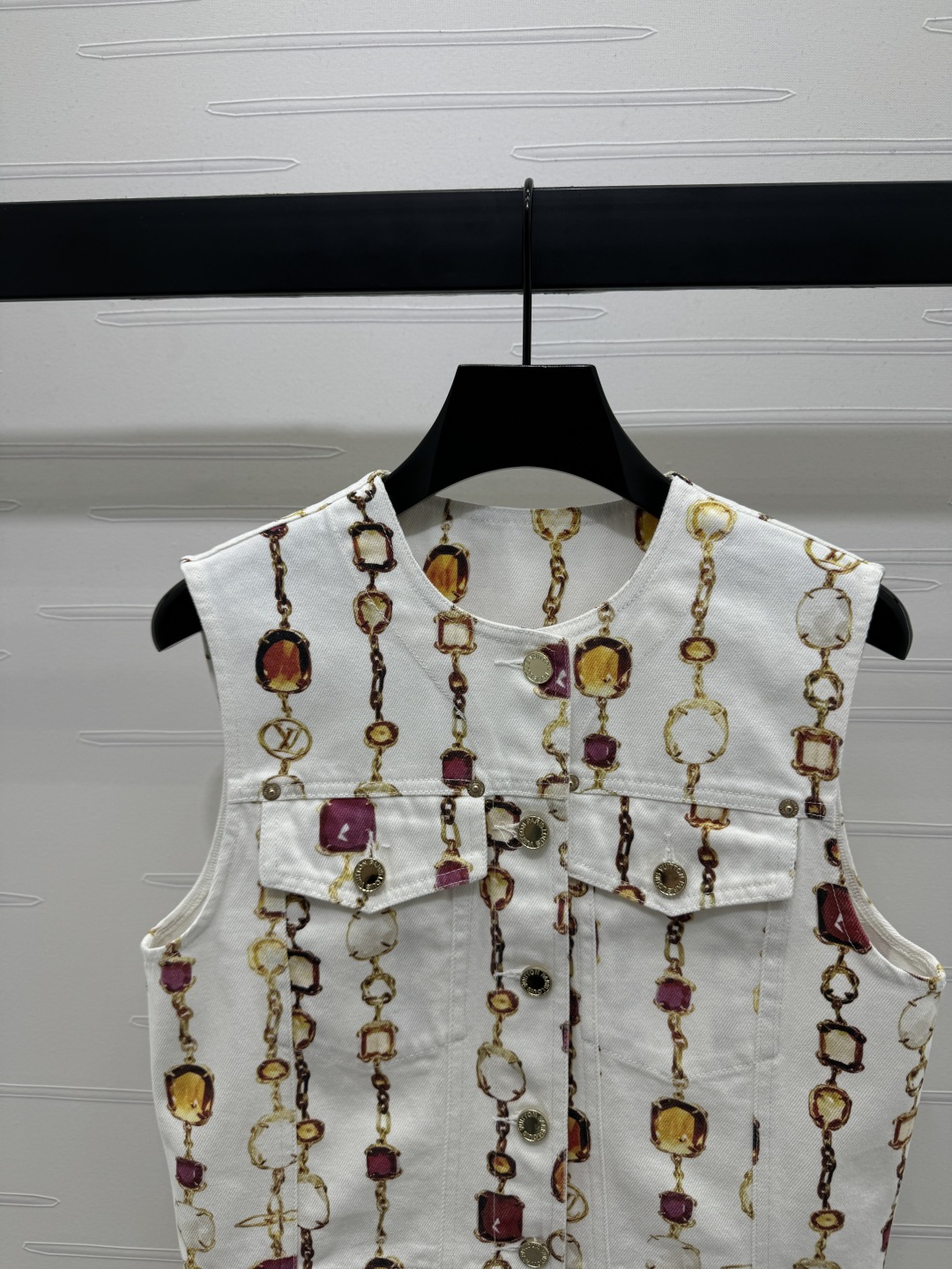 LV精品仿製女士馬甲背心白色寶石鏈條印花設計感單品｜歐美奢侈品精品推薦