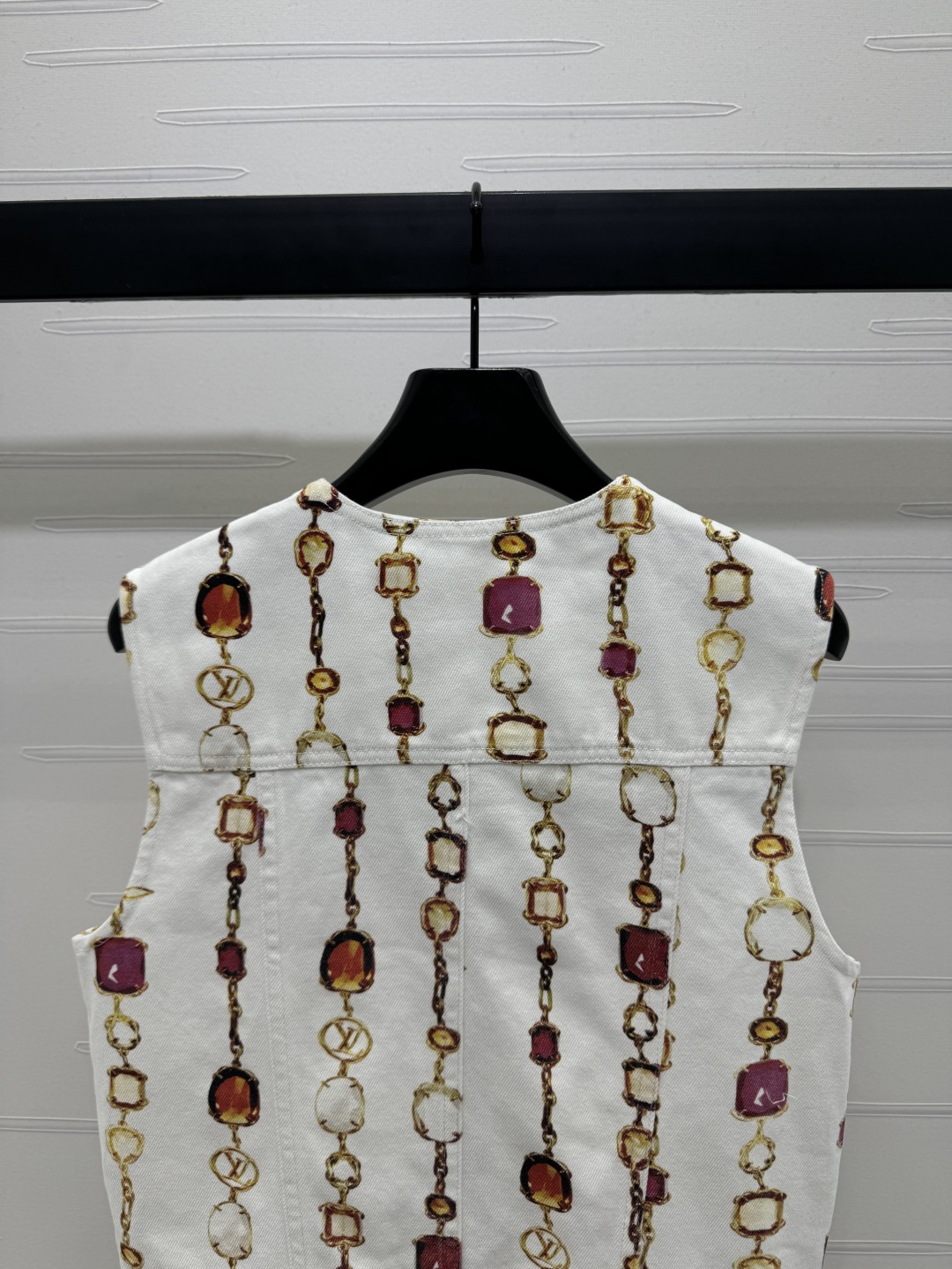 LV精品仿製女士馬甲背心白色寶石鏈條印花設計感單品｜歐美奢侈品精品推薦