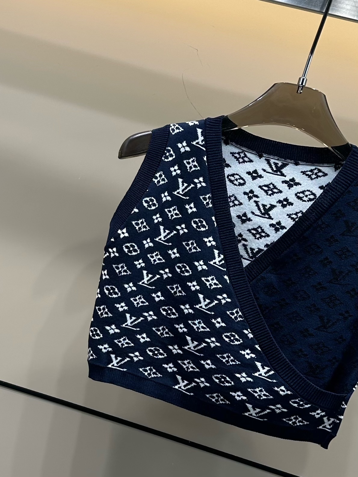 LV A貨女士棕白拼色V領無袖針織背心潮流修身款｜歐美奢侈品精品推薦