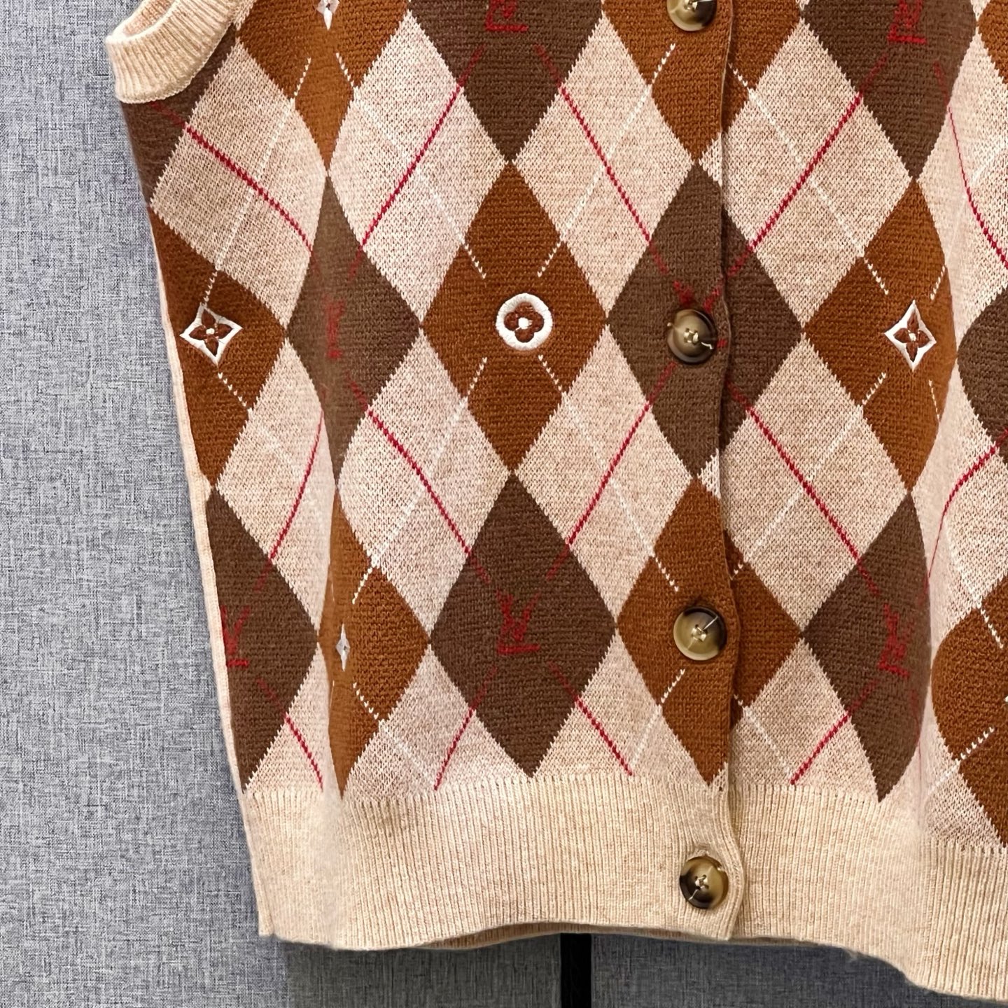 LV 原單菱格針織背心 復古V領休閒款｜歐美奢侈品精品推薦