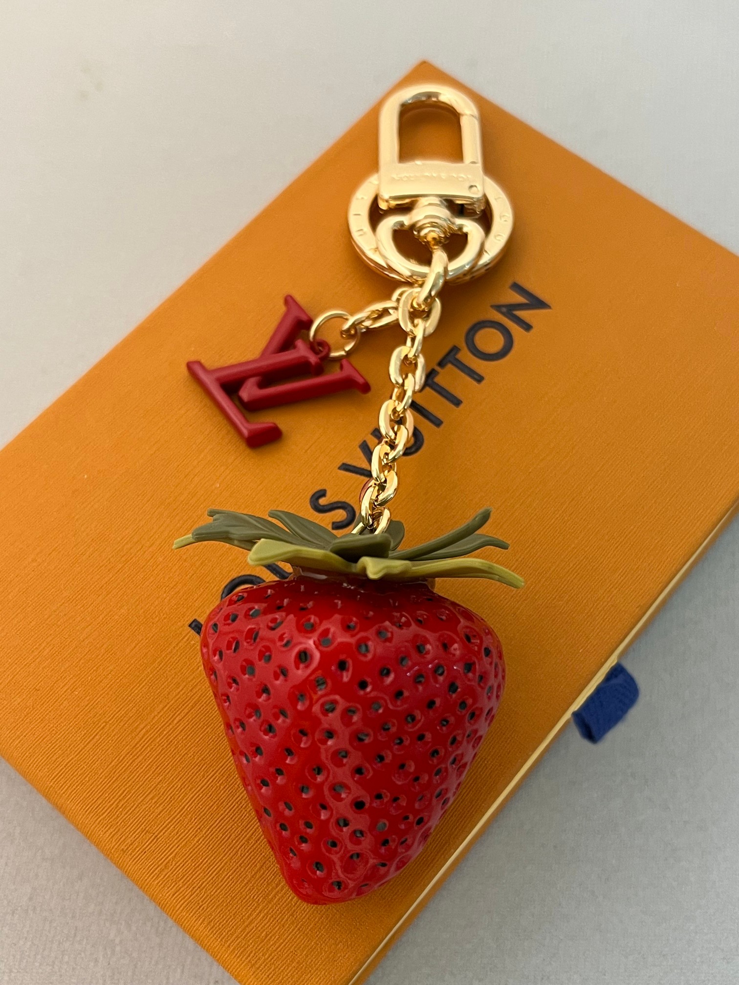 LV原單草莓造型吊飾趣味造型包款配件｜歐美奢侈品精品推薦