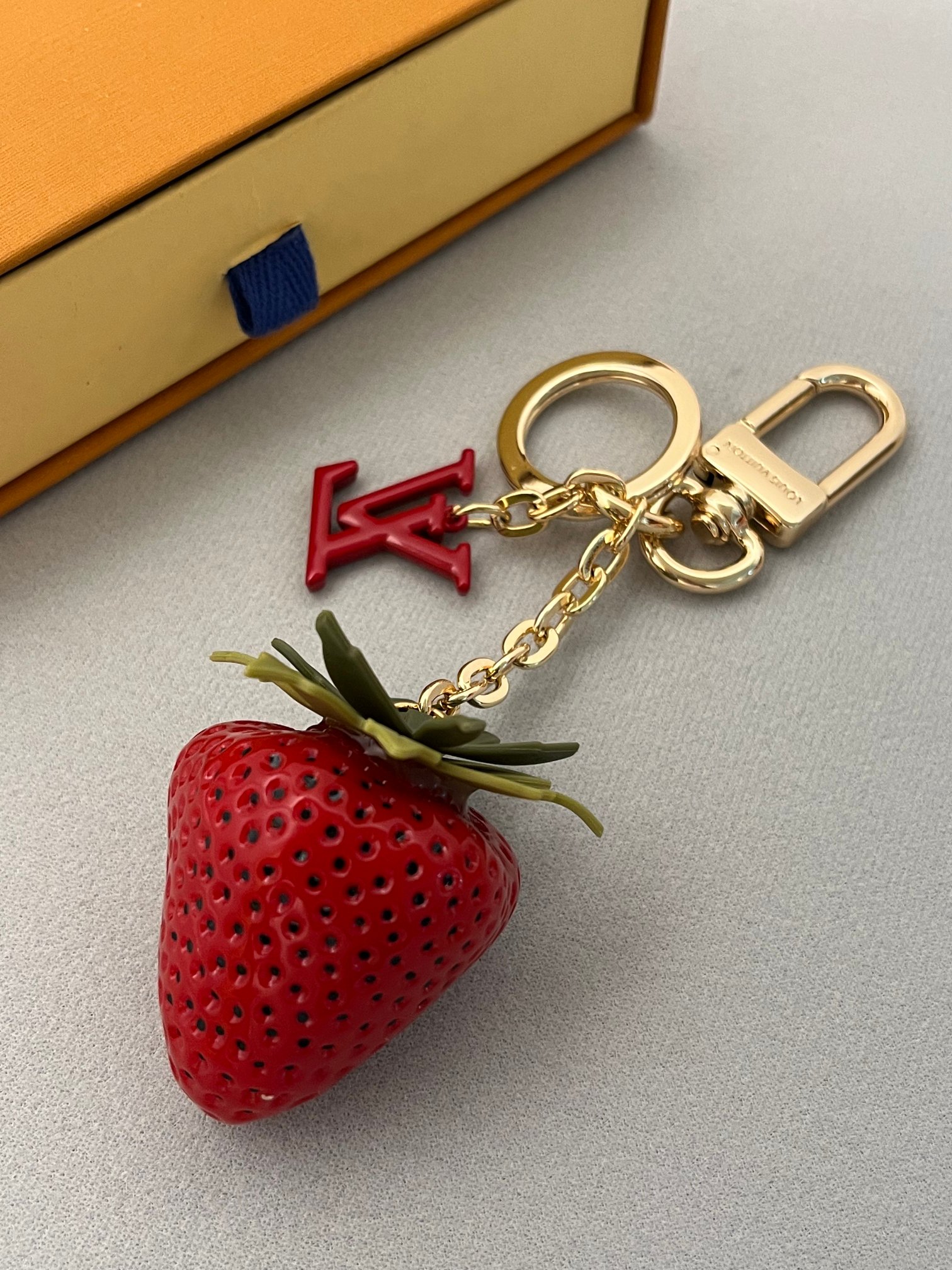 LV原單草莓造型吊飾趣味造型包款配件｜歐美奢侈品精品推薦