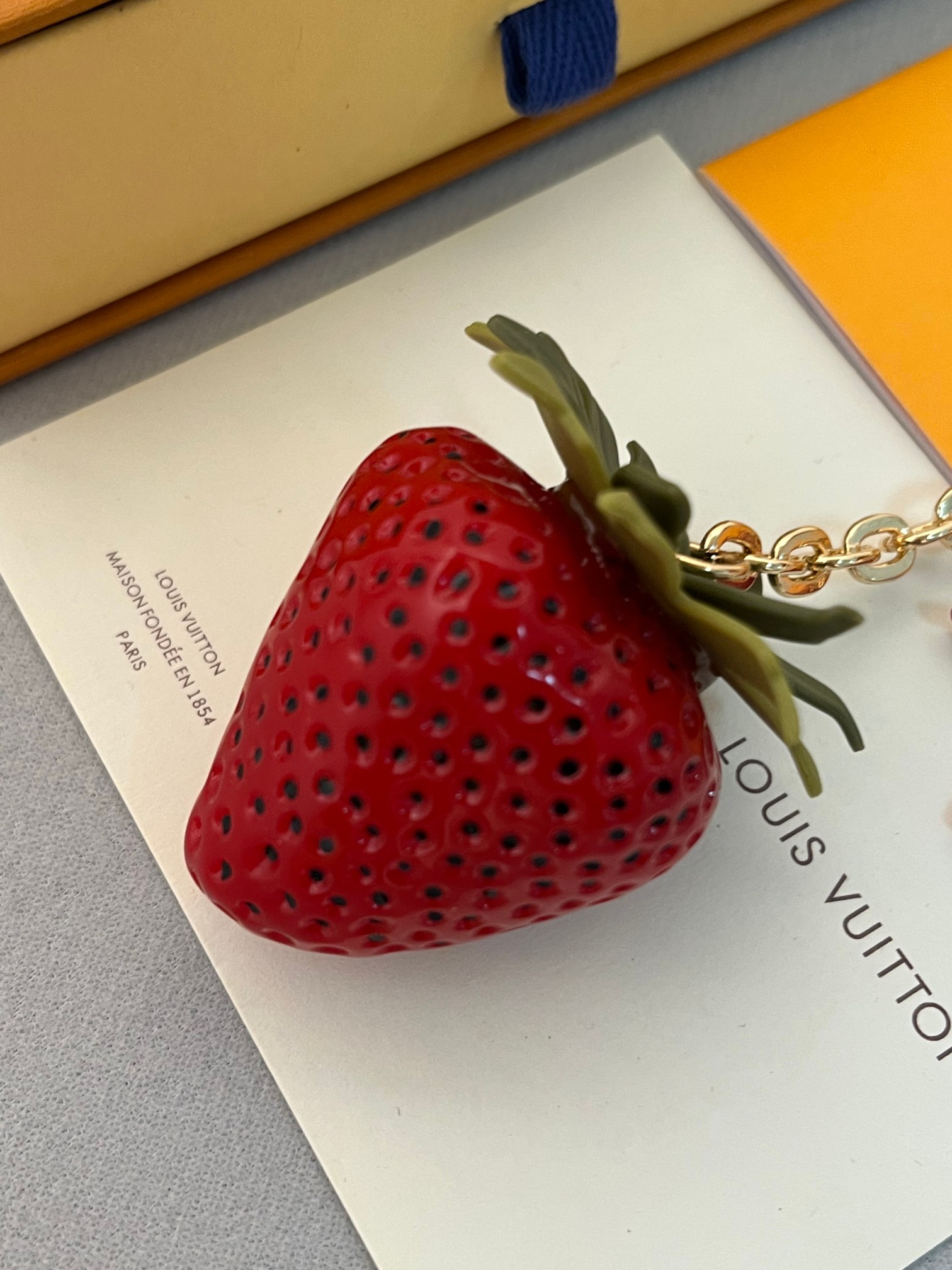 LV原單草莓造型吊飾趣味造型包款配件｜歐美奢侈品精品推薦
