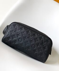 LV 高仿黑色壓花腰包 經典款型 時尚百搭造型 男士日常出行首選