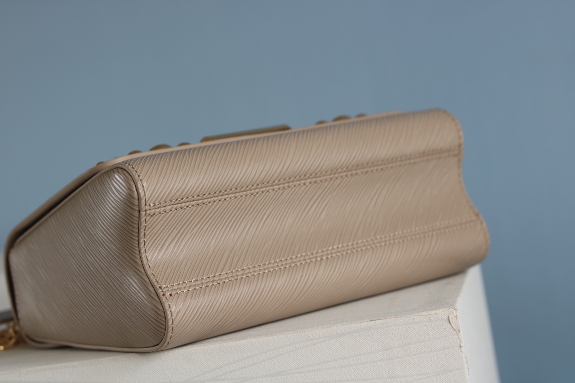 LV 原單 女士鉚釘鏈條包 米色高雅設計|超A仿原單精品圖片 13 LV 原單 女士鉚釘鏈條包 米色高雅設計|歐美奢侈品精品推薦