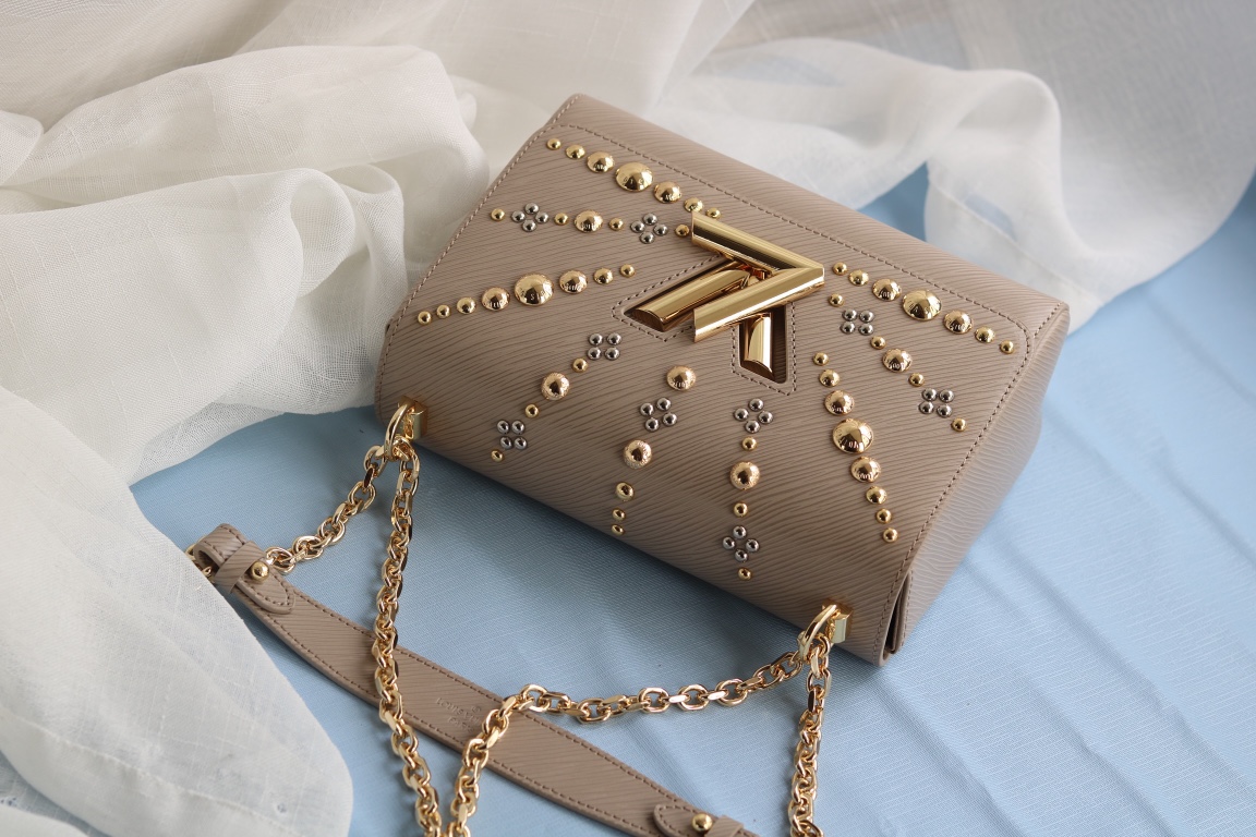 LV 原單 女士鉚釘鏈條包 米色高雅設計|超A仿原單精品圖片 12 LV 原單 女士鉚釘鏈條包 米色高雅設計|歐美奢侈品精品推薦