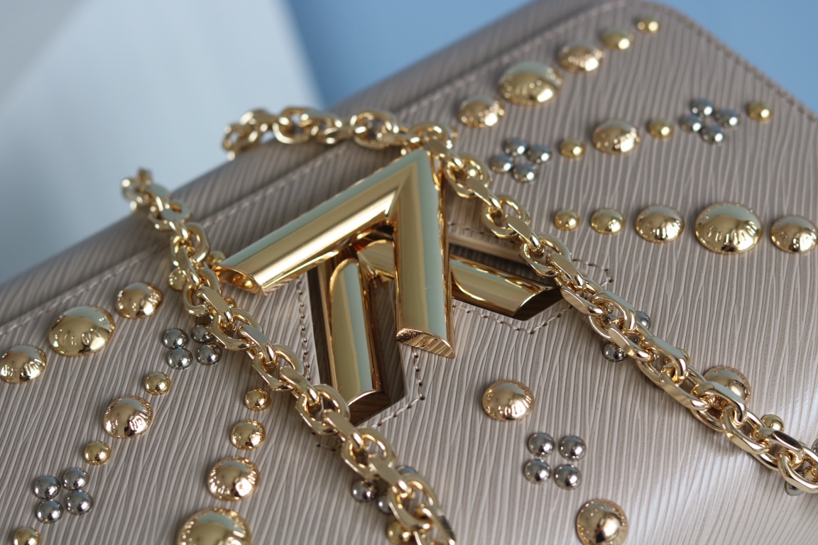 LV 原單 女士鉚釘鏈條包 米色高雅設計|超A仿原單精品圖片 11 LV 原單 女士鉚釘鏈條包 米色高雅設計|歐美奢侈品精品推薦