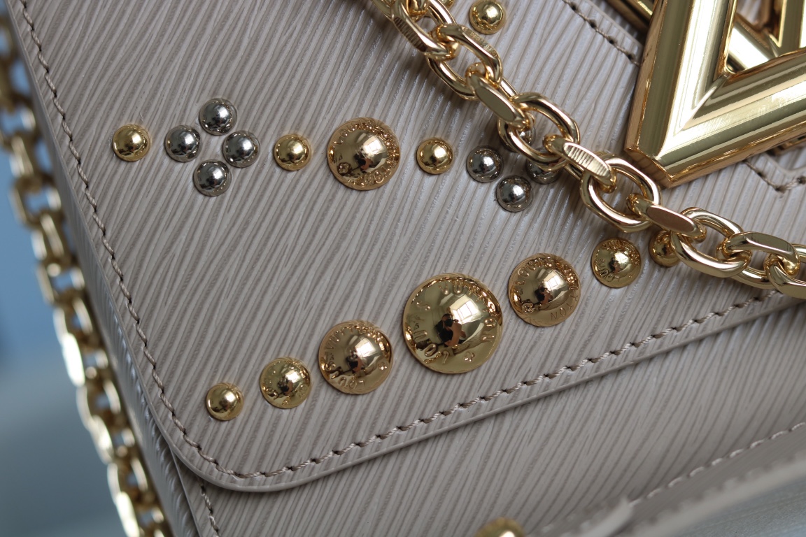 LV 原單 女士鉚釘鏈條包 米色高雅設計|超A仿原單精品圖片 9 LV 原單 女士鉚釘鏈條包 米色高雅設計|歐美奢侈品精品推薦