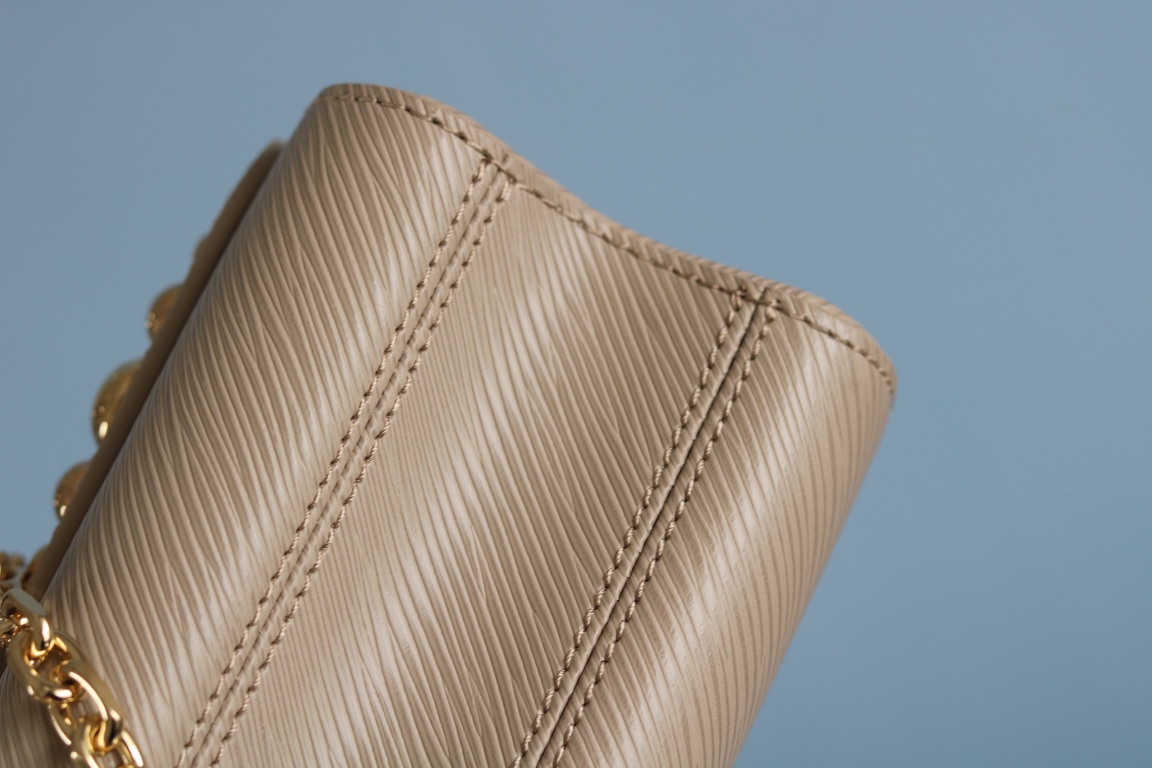 LV 原單 女士鉚釘鏈條包 米色高雅設計|超A仿原單精品圖片 8 LV 原單 女士鉚釘鏈條包 米色高雅設計|歐美奢侈品精品推薦