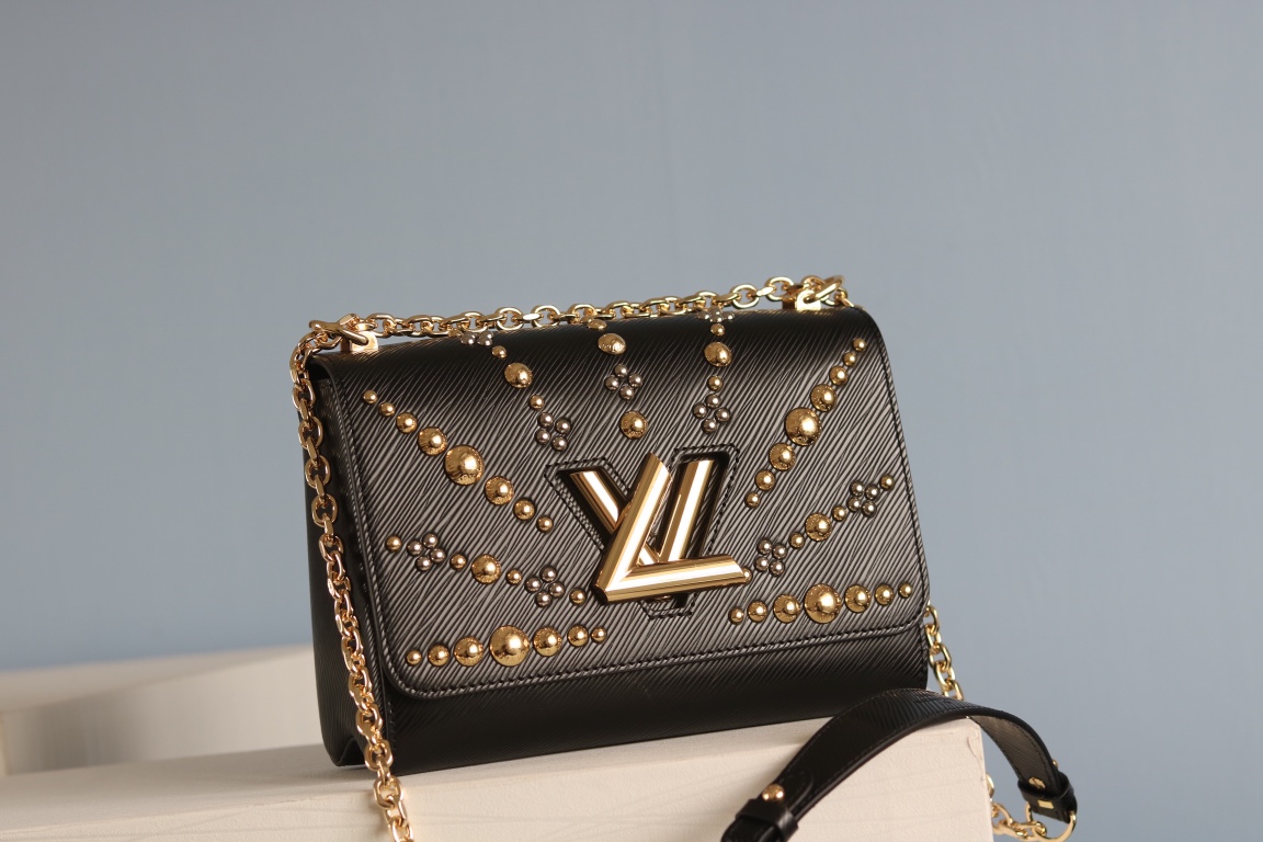 LV 一比一 女士金屬鉚釘鏈條包 典雅黑色設計|超A仿原單精品圖片 6 LV 一比一 女士金屬鉚釘鏈條包 典雅黑色設計|歐美奢侈品精品推薦