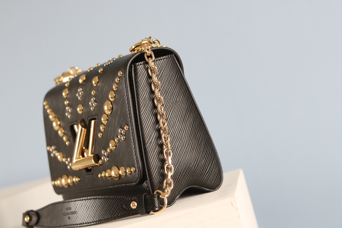 LV 一比一 女士金屬鉚釘鏈條包 典雅黑色設計|超A仿原單精品圖片 12 LV 一比一 女士金屬鉚釘鏈條包 典雅黑色設計|歐美奢侈品精品推薦