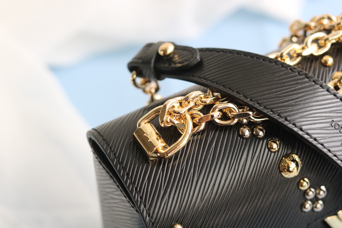 LV 一比一 女士金屬鉚釘鏈條包 典雅黑色設計|超A仿原單精品圖片 9 LV 一比一 女士金屬鉚釘鏈條包 典雅黑色設計|歐美奢侈品精品推薦