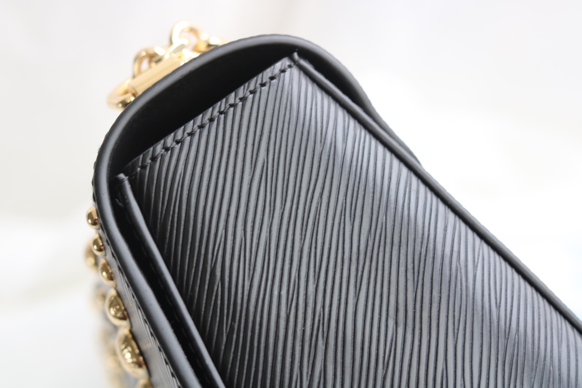 LV 一比一 女士金屬鉚釘鏈條包 典雅黑色設計|超A仿原單精品圖片 8 LV 一比一 女士金屬鉚釘鏈條包 典雅黑色設計|歐美奢侈品精品推薦