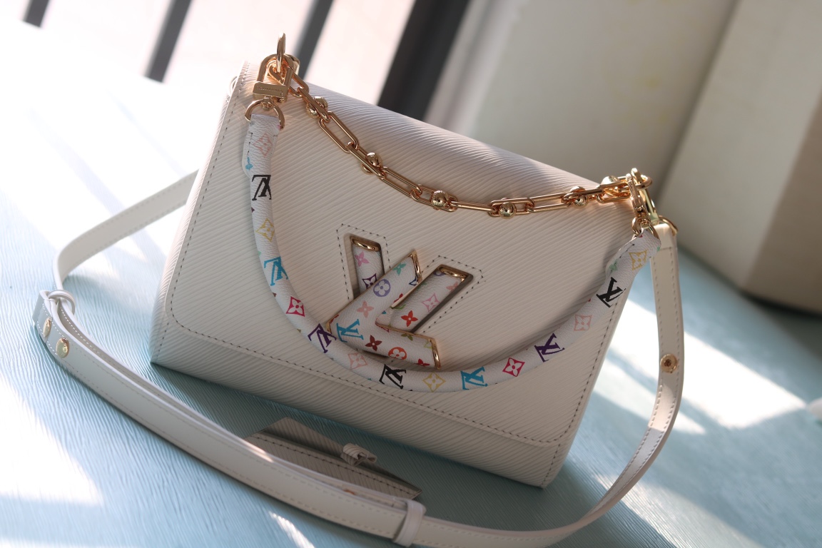 LV A貨 白色肩背包 多彩字母手提鏈條設計|超A仿原單精品圖片 13 LV A貨 白色肩背包 多彩字母手提鏈條設計|歐美奢侈品精品推薦