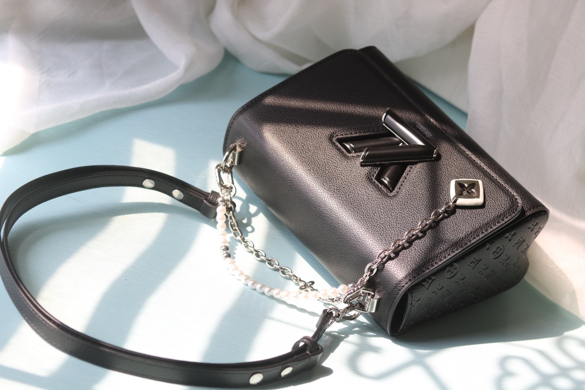 LV 精品仿製 黑色鏈條包 珍珠點綴設計|超A仿原單精品圖片 14 LV 精品仿製 黑色鏈條包 珍珠點綴設計|歐美奢侈品精品推薦