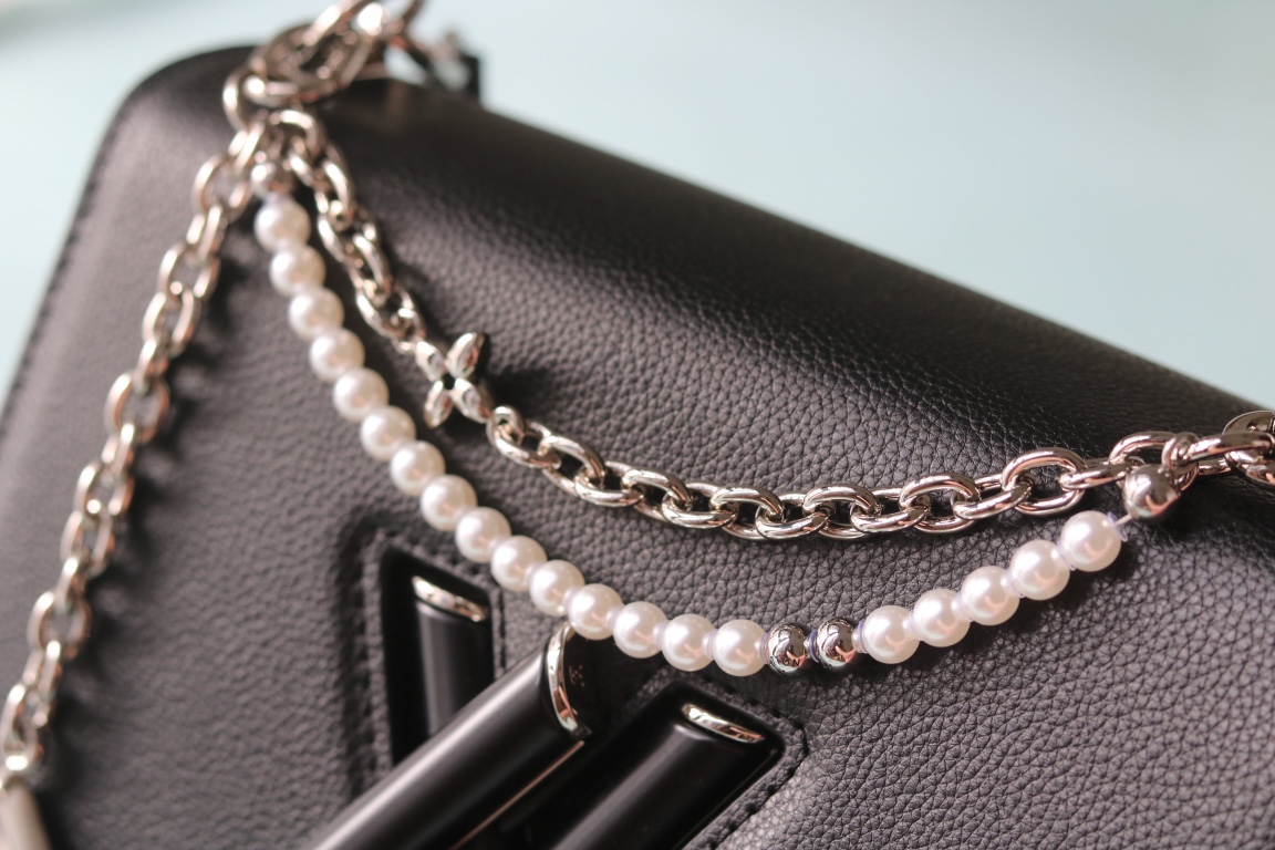 LV 精品仿製 黑色鏈條包 珍珠點綴設計|超A仿原單精品圖片 13 LV 精品仿製 黑色鏈條包 珍珠點綴設計|歐美奢侈品精品推薦