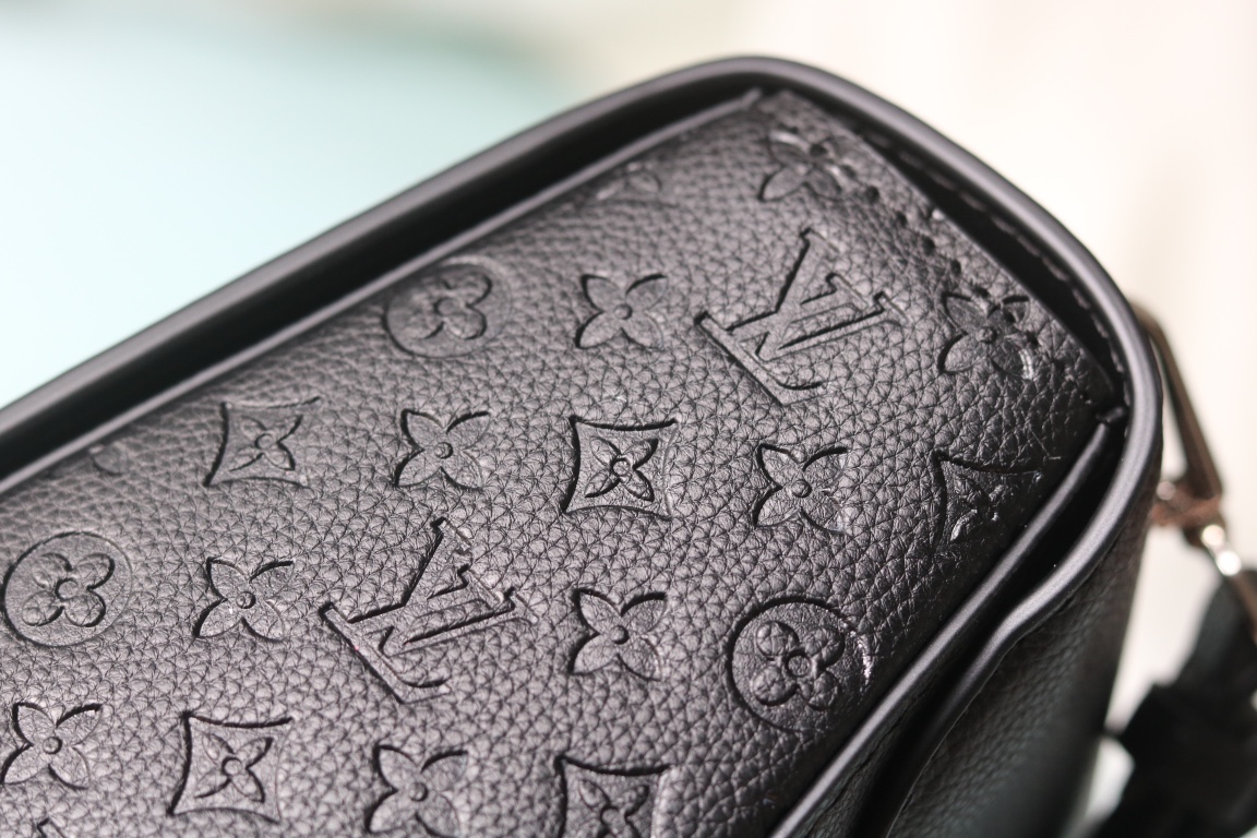 LV 精品仿製 黑色鏈條包 珍珠點綴設計|超A仿原單精品圖片 9 LV 精品仿製 黑色鏈條包 珍珠點綴設計|歐美奢侈品精品推薦