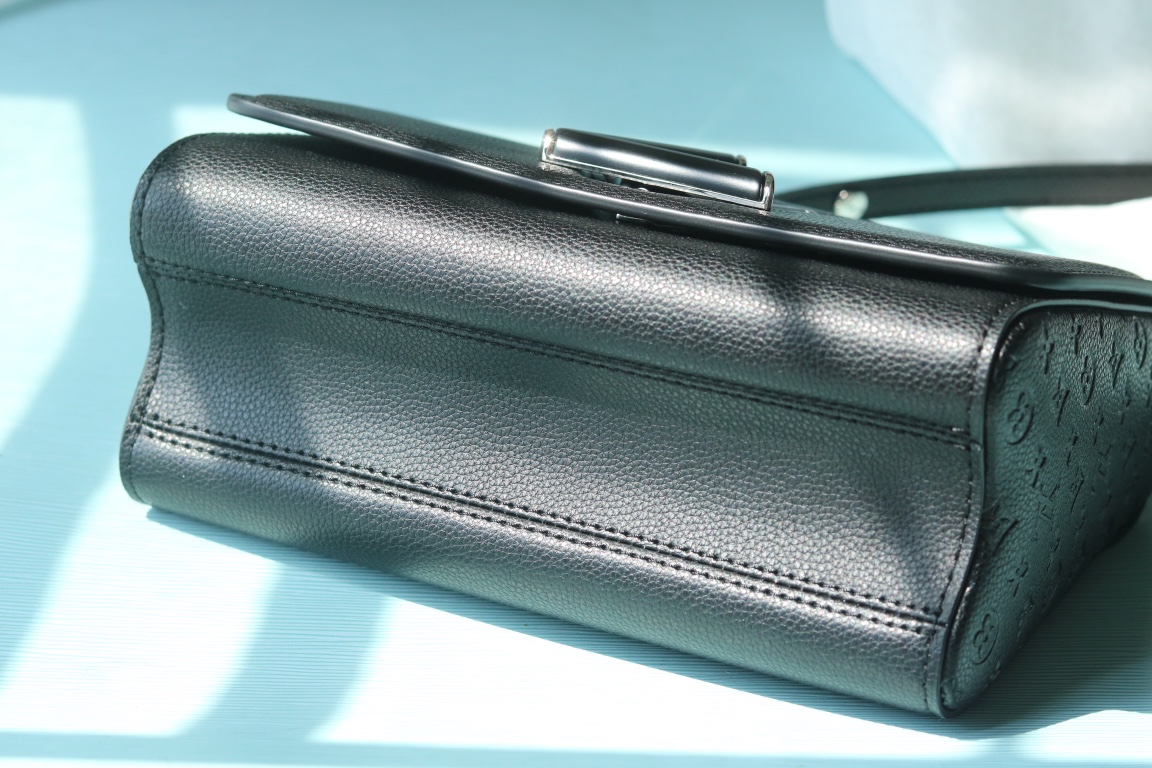 LV 精品仿製 黑色鏈條包 珍珠點綴設計|超A仿原單精品圖片 8 LV 精品仿製 黑色鏈條包 珍珠點綴設計|歐美奢侈品精品推薦