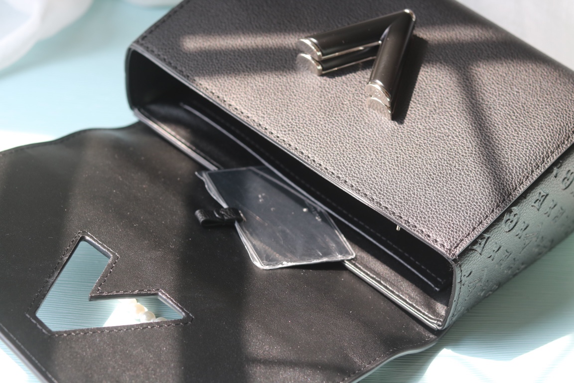 LV 精品仿製 黑色鏈條包 珍珠點綴設計|超A仿原單精品圖片 7 LV 精品仿製 黑色鏈條包 珍珠點綴設計|歐美奢侈品精品推薦