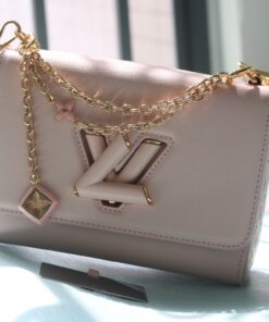LV 一比一 粉色鏈條包 金屬掛飾優雅款
