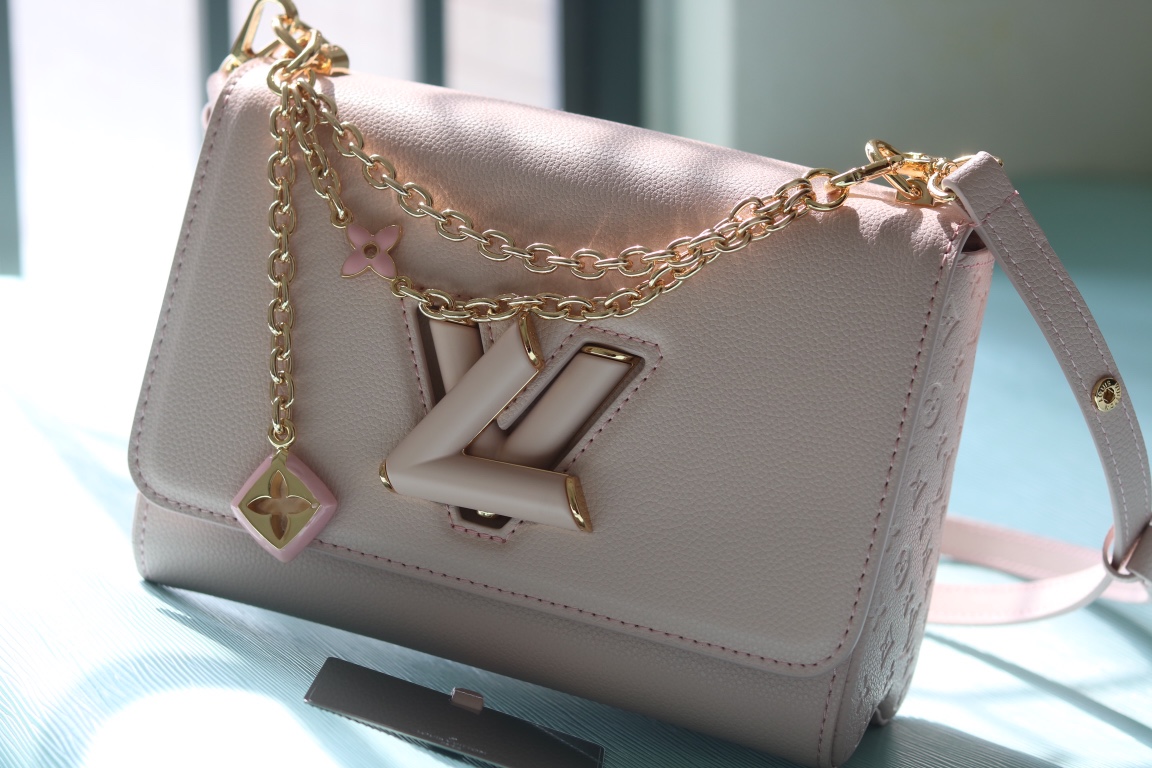LV 一比一 粉色鏈條包 金屬掛飾優雅款｜歐美奢侈品精品推薦