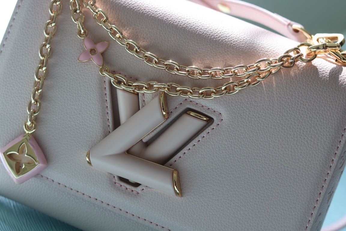 LV 一比一 粉色鏈條包 金屬掛飾優雅款｜歐美奢侈品精品推薦