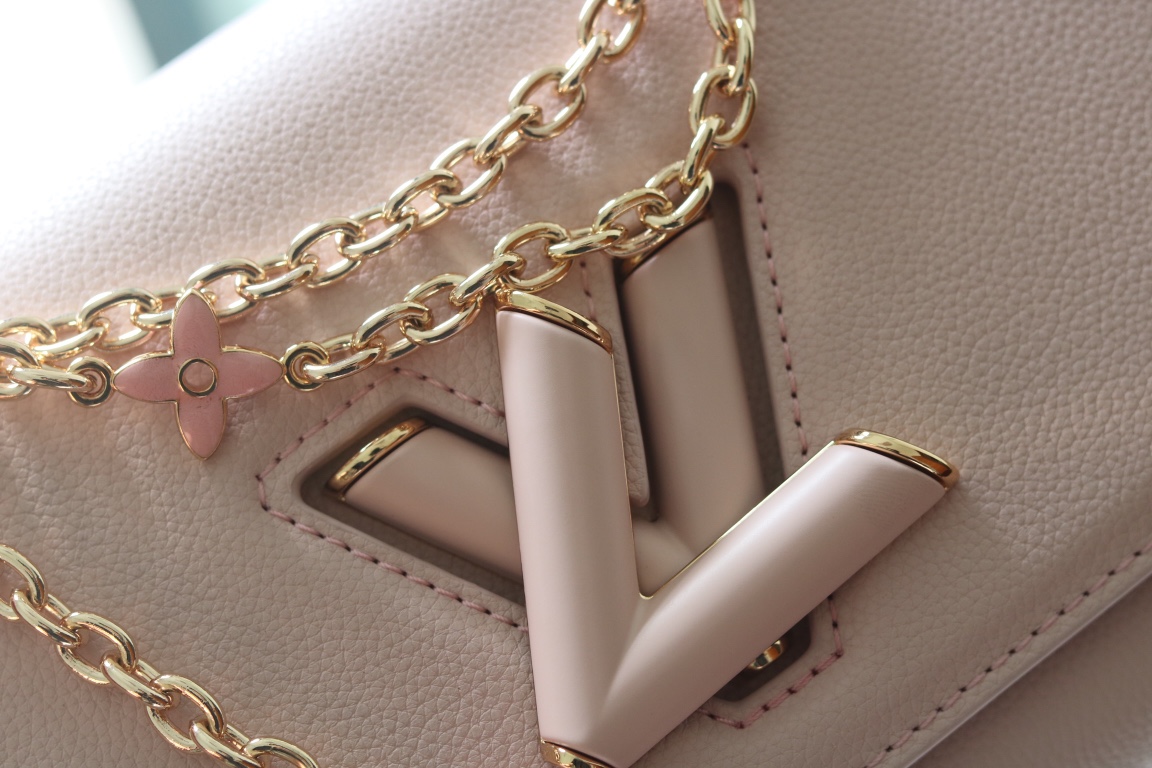 LV 一比一 粉色鏈條包 金屬掛飾優雅款｜歐美奢侈品精品推薦