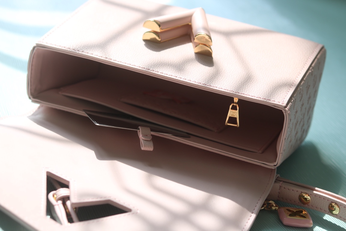 LV 一比一 粉色鏈條包 金屬掛飾優雅款｜歐美奢侈品精品推薦