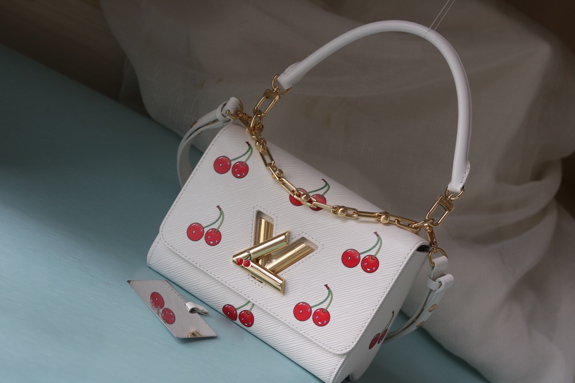 LV 精品仿製 櫻桃印花鏈條包 白色俏皮款|超A仿原單精品圖片 6 LV 精品仿製 櫻桃印花鏈條包 白色俏皮款|歐美奢侈品精品推薦