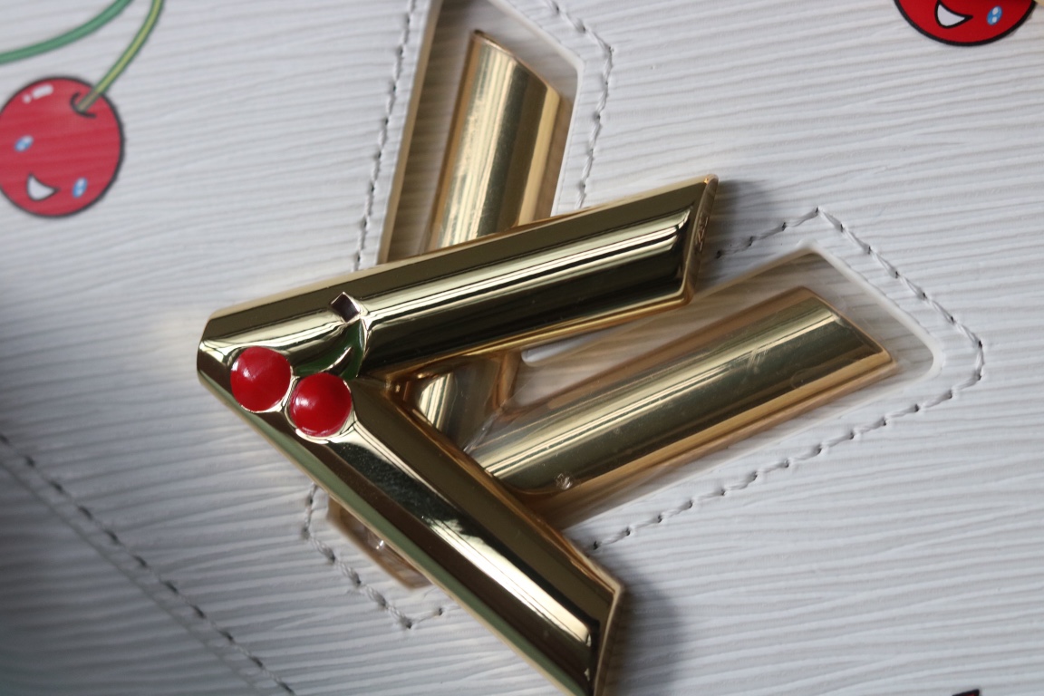 LV 精品仿製 櫻桃印花鏈條包 白色俏皮款|超A仿原單精品圖片 12 LV 精品仿製 櫻桃印花鏈條包 白色俏皮款|歐美奢侈品精品推薦