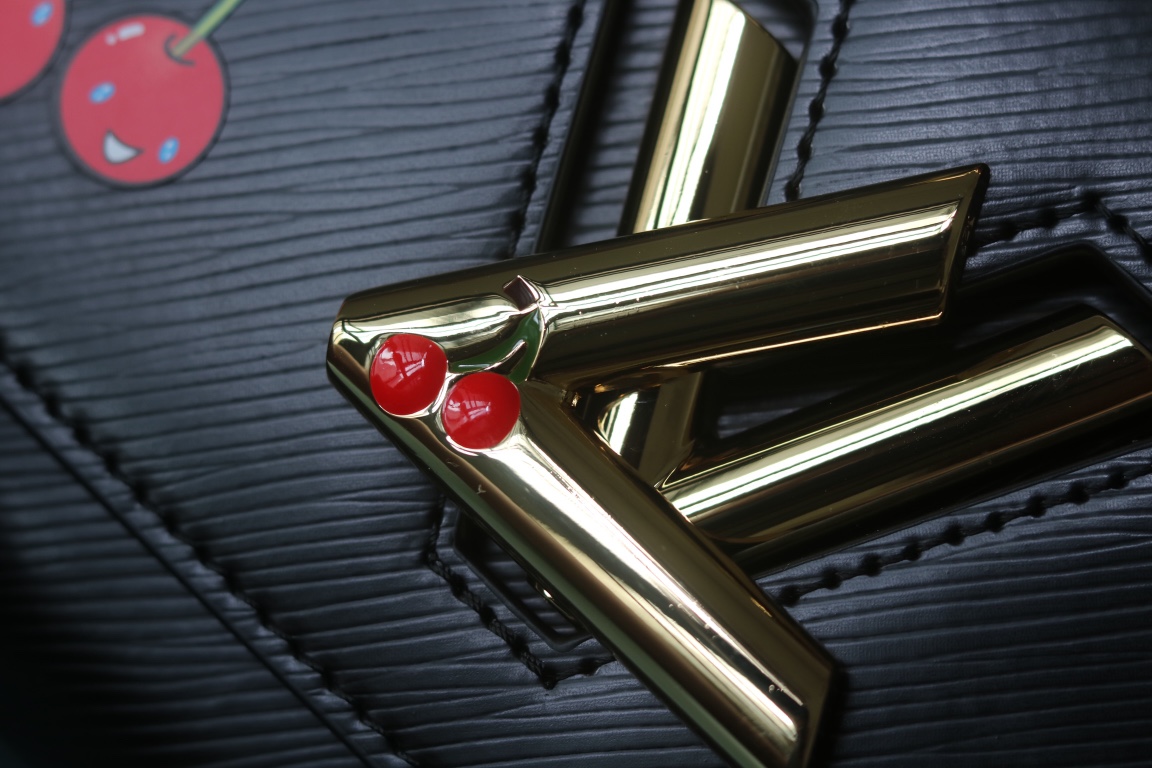 LV 高仿 櫻桃印花鏈條包 黑色俏皮款｜歐美奢侈品精品推薦