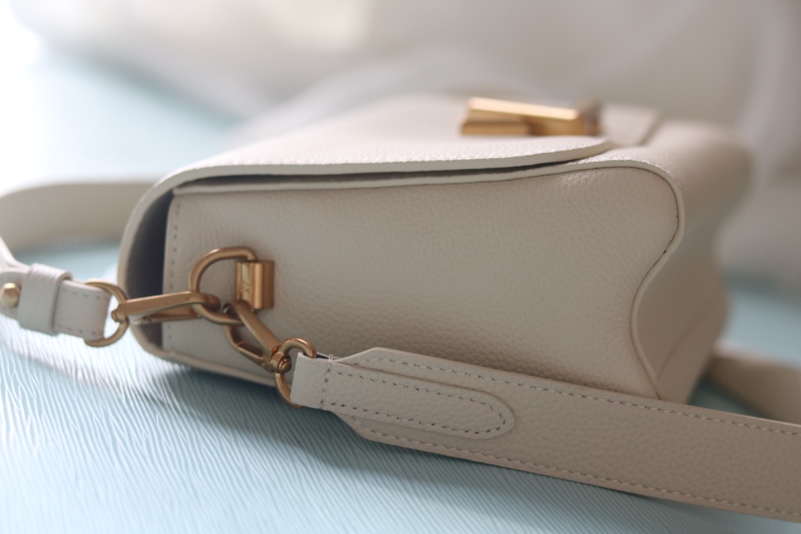 LV 一比一 白色大扣Logo單肩包 簡約百搭款｜歐美奢侈品精品推薦