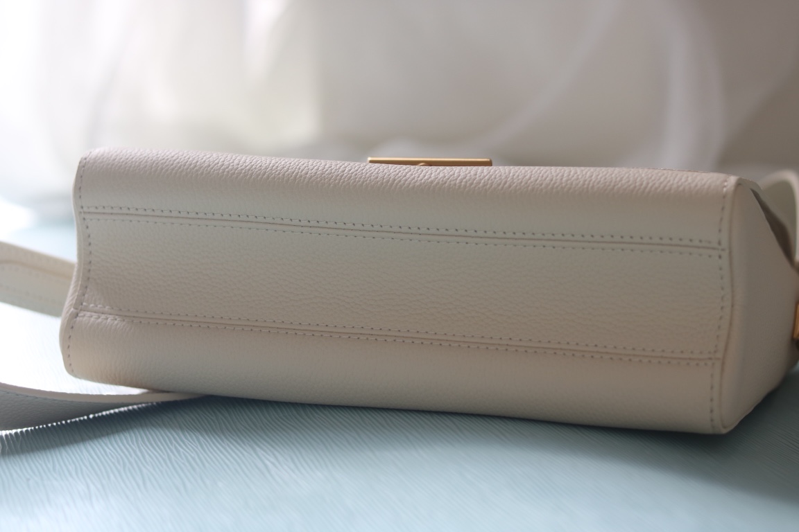 LV 一比一 白色大扣Logo單肩包 簡約百搭款｜歐美奢侈品精品推薦