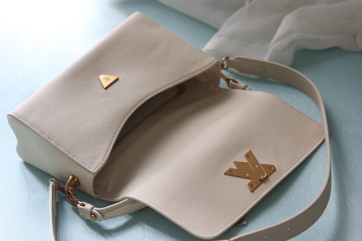 LV 一比一 白色大扣Logo單肩包 簡約百搭款｜歐美奢侈品精品推薦