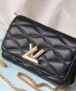 LV 高仿 黑色菱格金扣鏈條包 經典時尚款