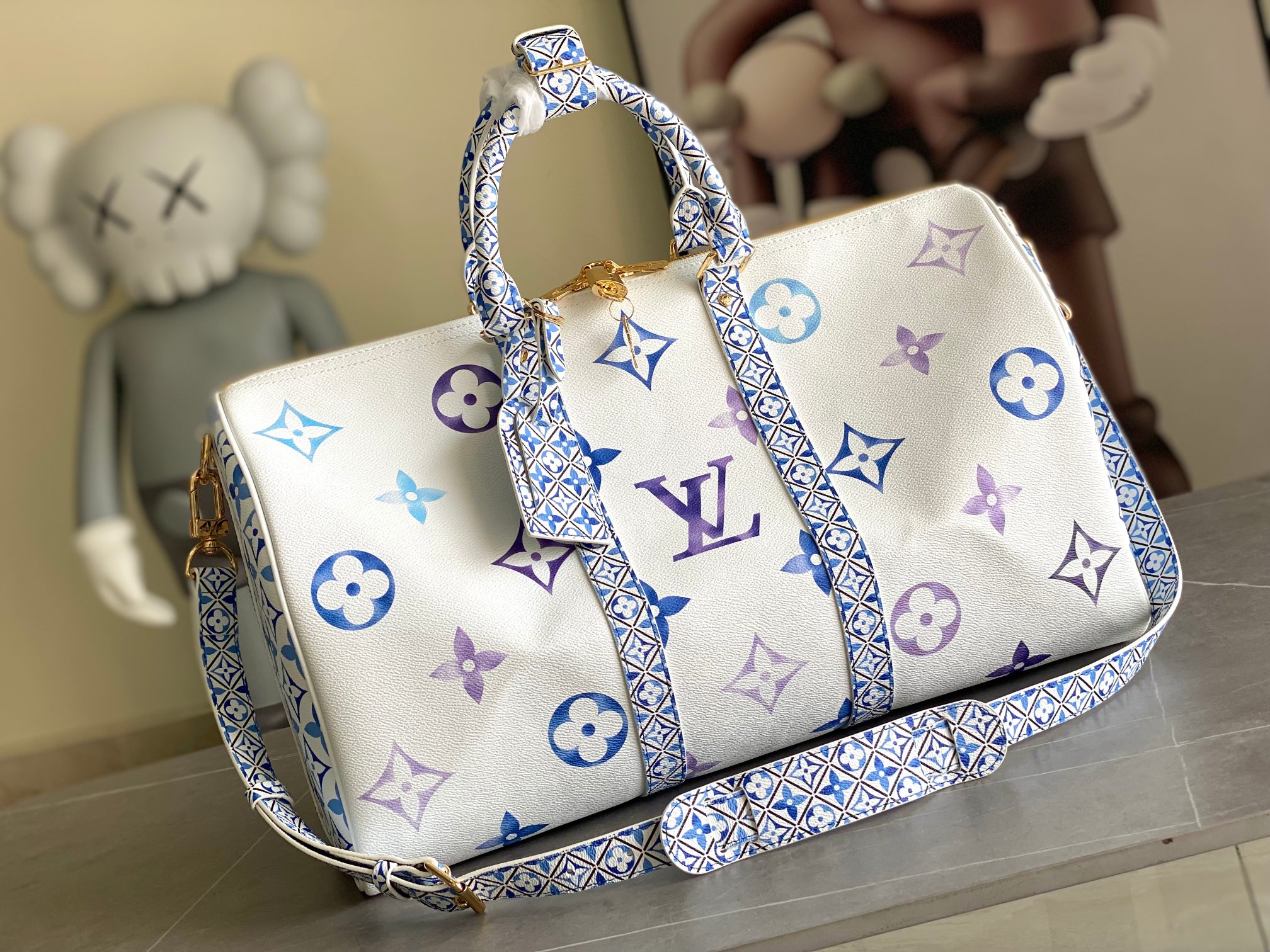 LV 一比一 白底藍紫Monogram Keepall 旅行袋 時尚大容量|超A仿原單精品圖片 6 LV 一比一 白底藍紫Monogram Keepall 旅行袋 時尚大容量|歐美奢侈品精品推薦