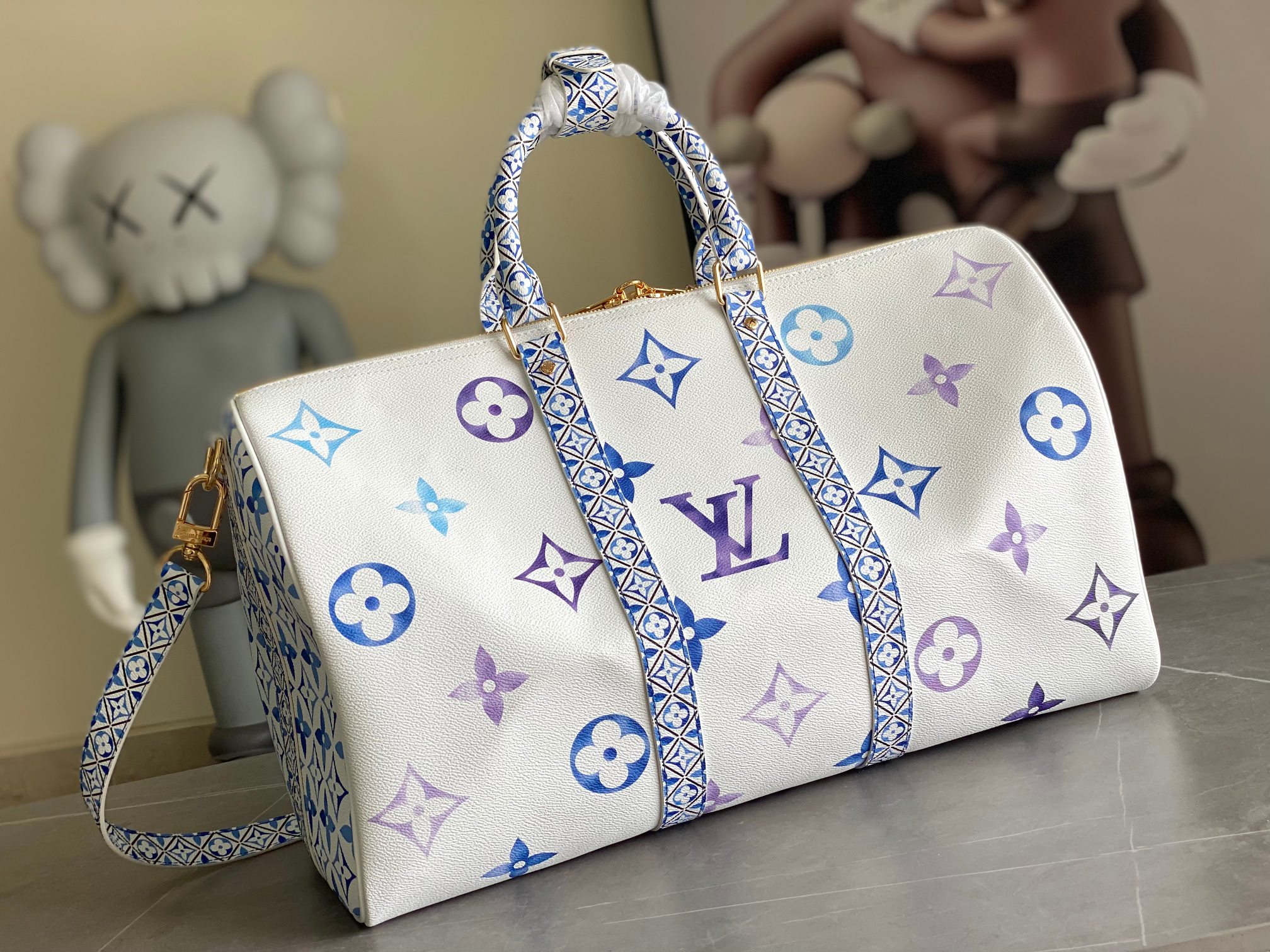 LV 一比一 白底藍紫Monogram Keepall 旅行袋 時尚大容量|超A仿原單精品圖片 13 LV 一比一 白底藍紫Monogram Keepall 旅行袋 時尚大容量|歐美奢侈品精品推薦